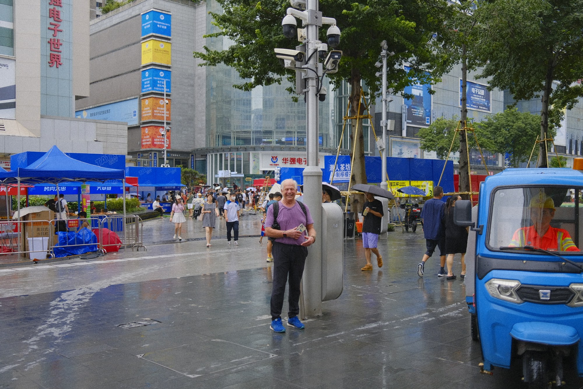 Huaqiangbei electronics market street in Shenzhen